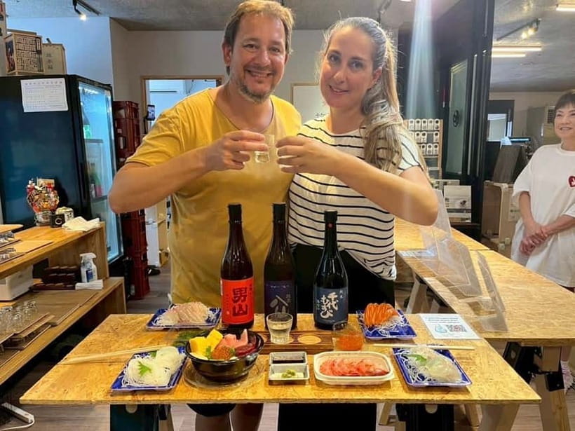 Tokyo: Private Tsukiji Street Food & Sake with Local Guide - A quiet tea and pantry tasting after the market