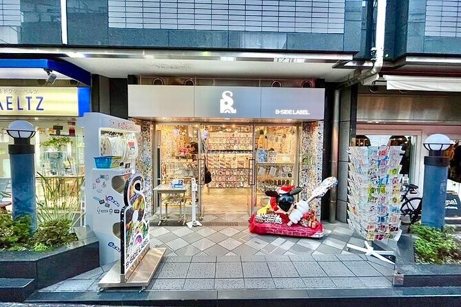 Tokyo Private Vintage Shopping Tour in a Town of youth culture - What the private format adds