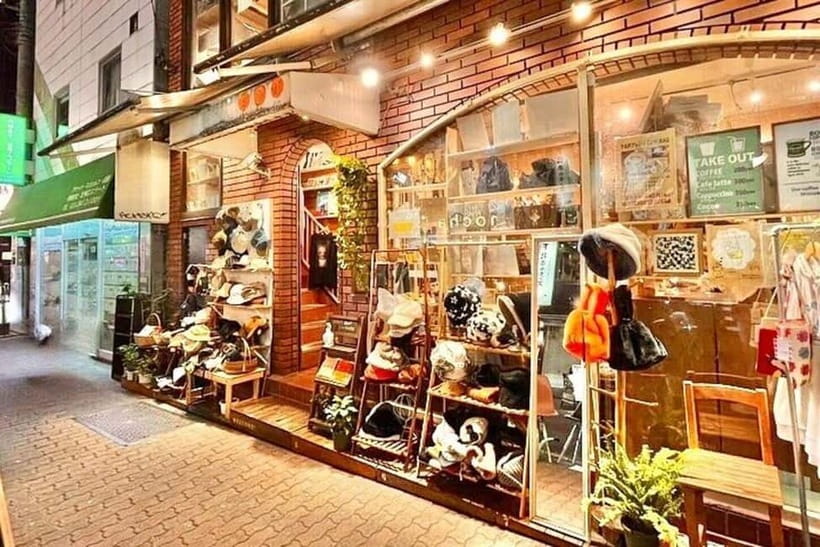 Tokyo: Private Vintage Shopping Tour in near Shibuya - Meeting the guide near Shimokitazawa Station