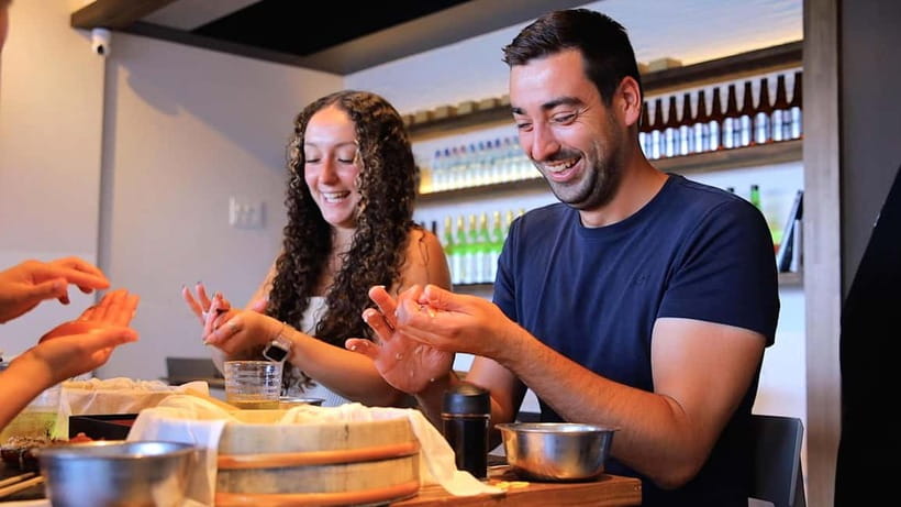 Tokyo: Roll and Authentic Sushi Making Class in Asakusa - Making maki sushi: the first hands-on challenge