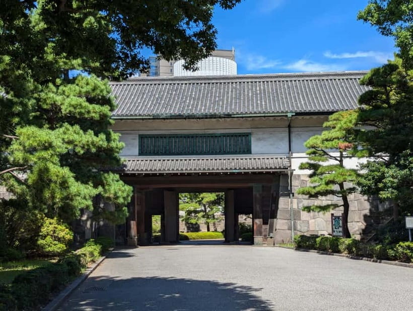 Tokyo: Samurai History Walking Tour - Edo Castle ruins and the center of warrior power