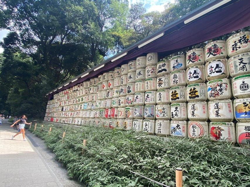 Tokyo Shibuya & Harajuku Walking tour With A Guide - The pace, group size, and guide experience
