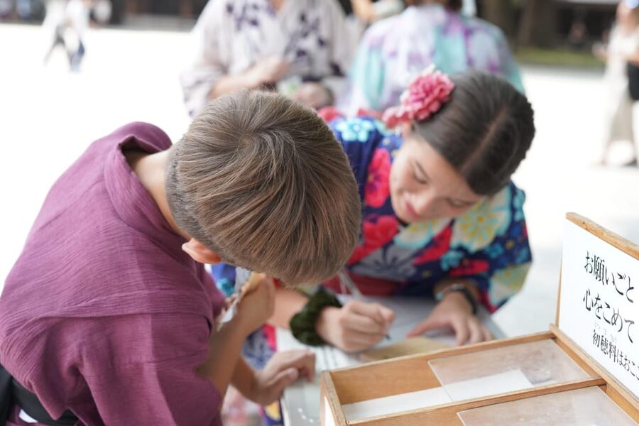 :Tokyo,Shibuya /Meiji Shrine tour in KIMONO/English-friendly - Free time for the museum, garden, or more photos