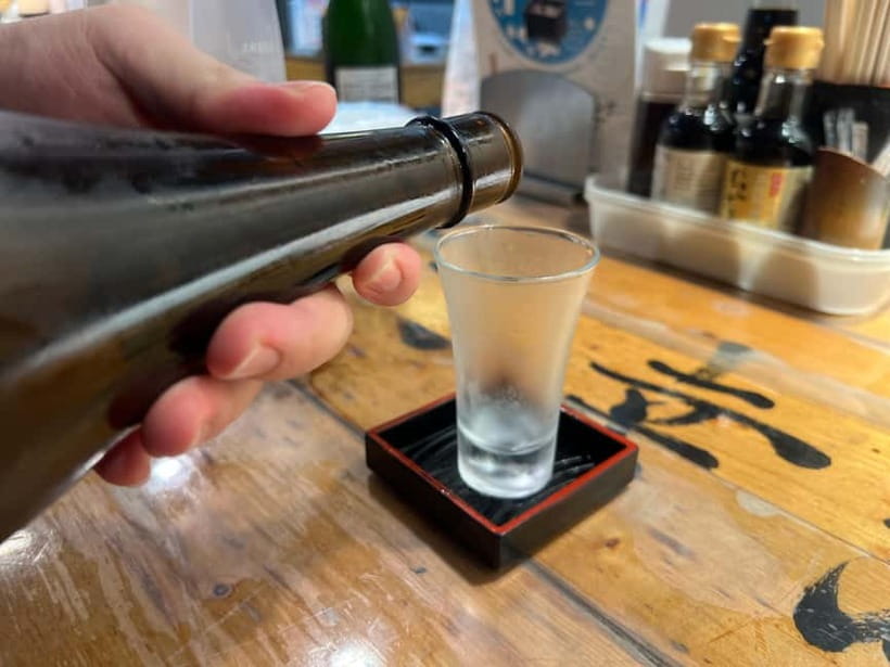 Tokyo: Shinjuku Food Tour (13 Dishes and 4 Eateries) - Golden Gai: a short lesson in tiny bars