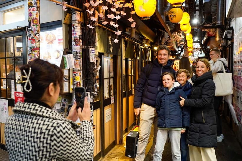 Tokyo: Shinjuku Golden Gai Bar Hopping Night Tour - Snacks, dinner advice, and the end at Hanazono Shrine