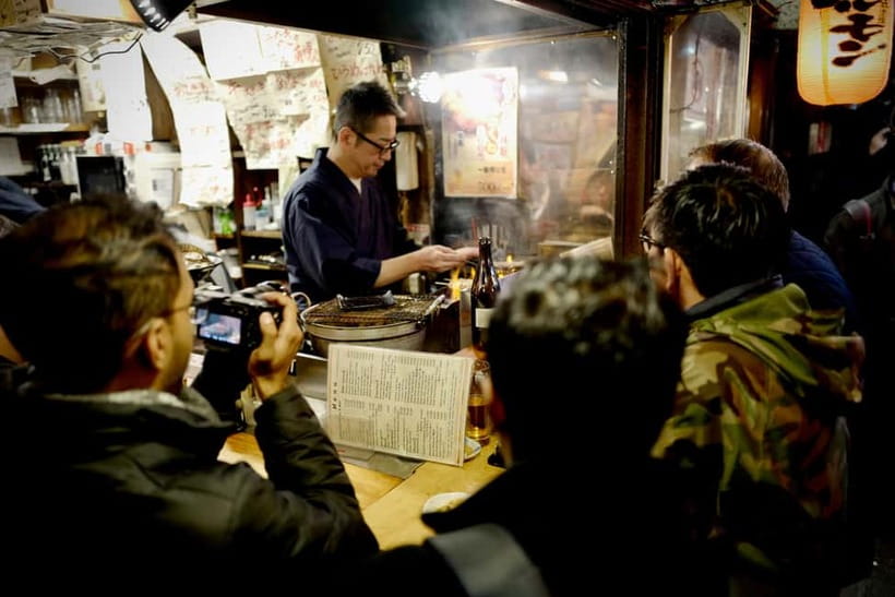 Tokyo: Shinjuku Hidden Japanese Bar Tour (Neon Light City) - What the small group adds to the meal