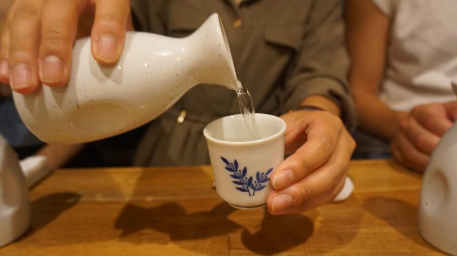 Tokyo: Shinjuku Hidden Japanese Bar Tour (Neon Light City) - Who will enjoy this Shinjuku night