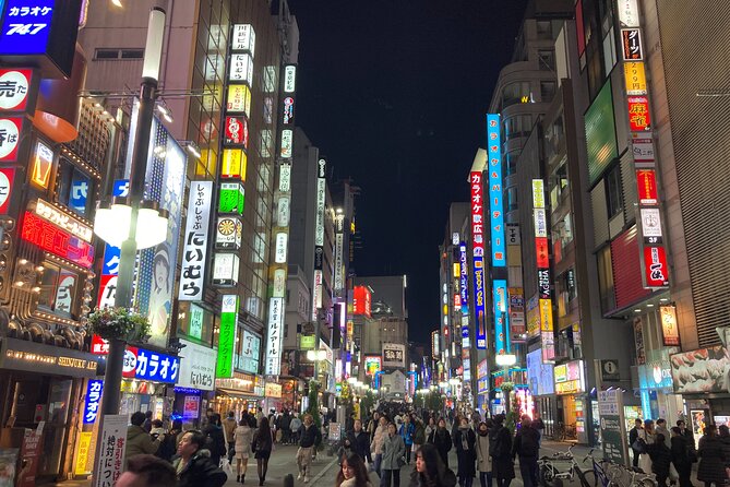 Tokyo Shinjuku Japanese Local Bar Hopping and Food Tour - Golden Gai: tiny bars and old-fashioned spaces
