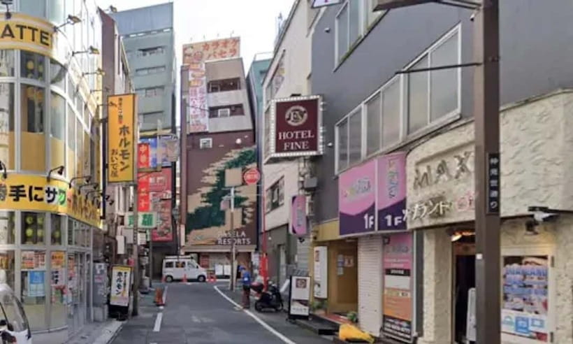 Tokyo: Shinjuku, Kawasaki, Slum & Red Light Tour with Pickup - Should you book the Kawasaki and Shinjuku tour?