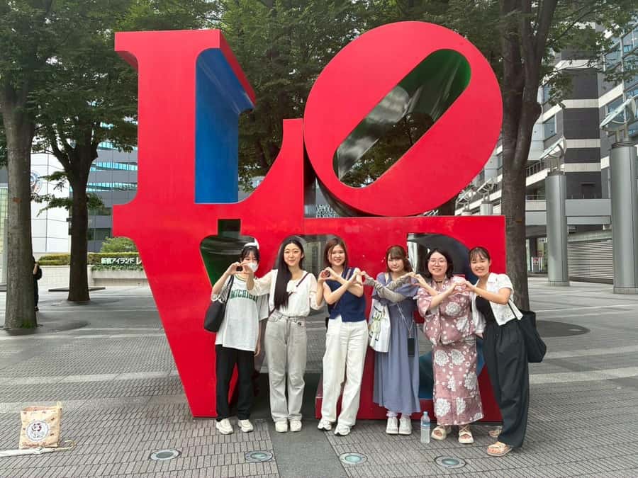 Tokyo: Shinjuku tour with university students in Tokyo - Why this short walk works in Shinjuku