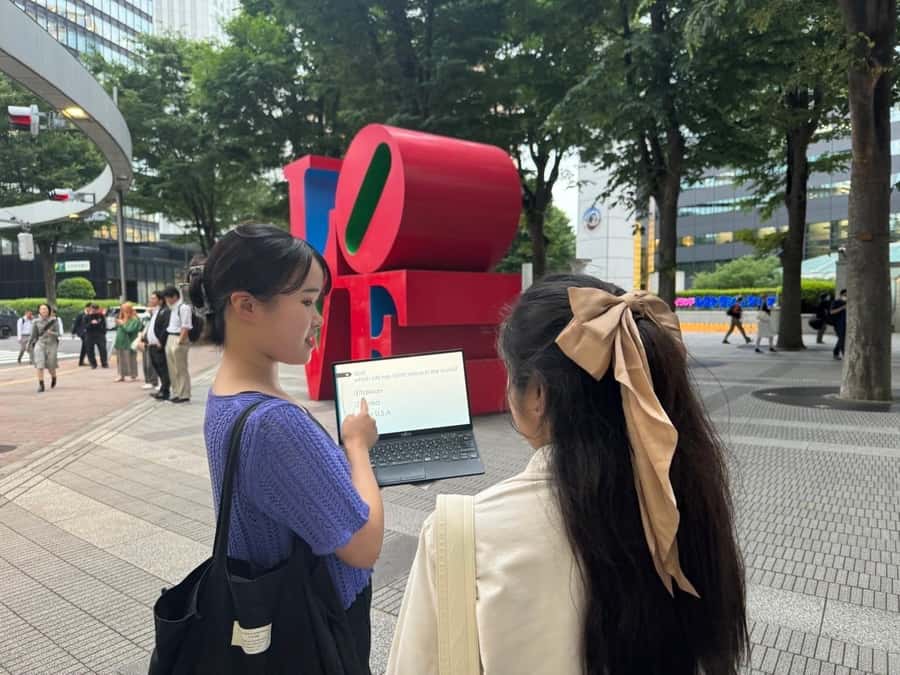 Tokyo: Shinjuku tour with university students in Tokyo - Golden Gai and Shinjuku’s narrow streets