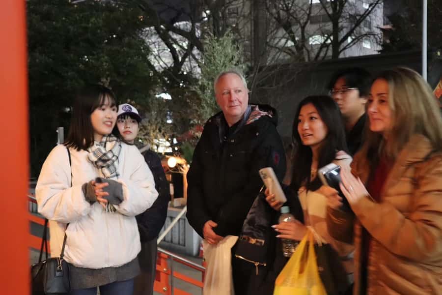 Tokyo: Shinjuku tour with university students in Tokyo - What the student guides add