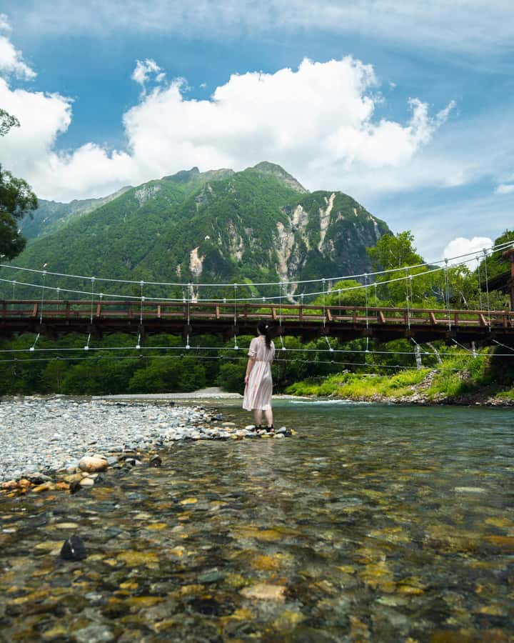 Tokyo: Snow Monkey and Zenkoji Temple Day Trip In Low Price - Walking into Jigokudani Valley