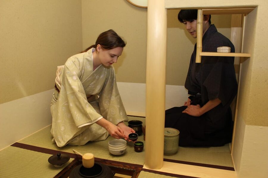 Tokyo: Tea Ceremony in Shibuya Tokyo - Entering the tea room and learning the rules