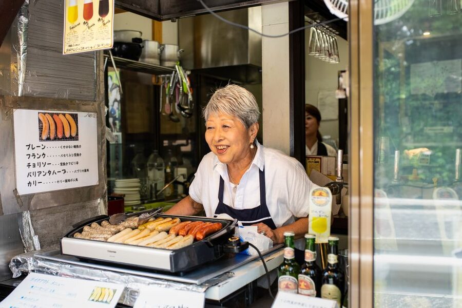 Tokyo to Kamakura: Coastal Day Trip Experience - Torii gates, temple roofs, and Shinto traditions