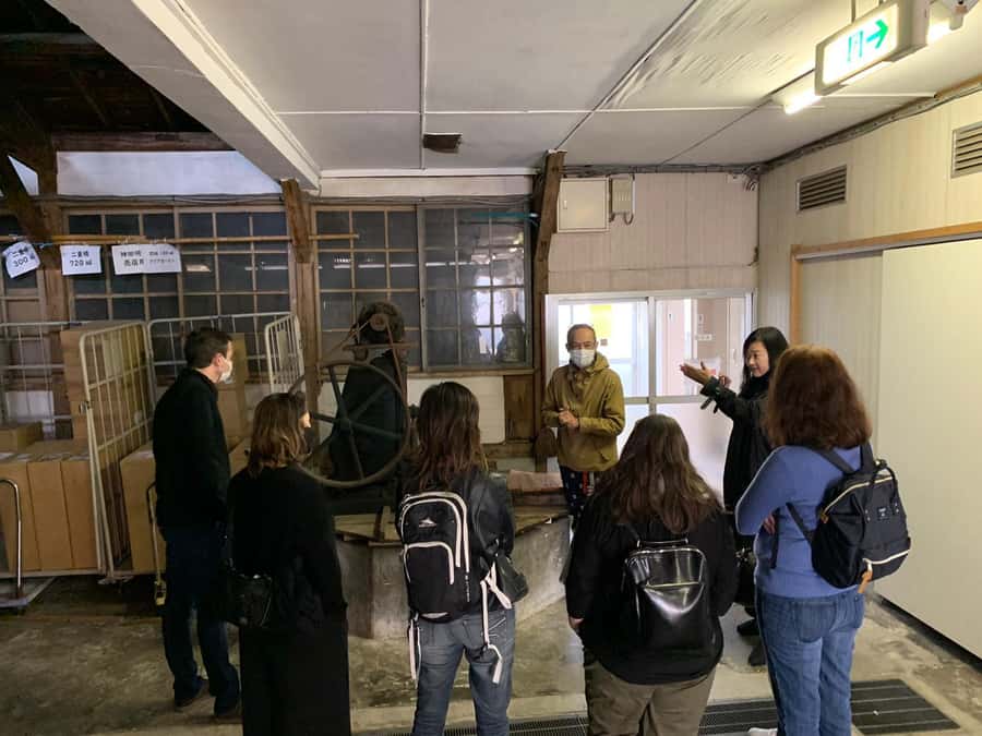Tokyo: Toshimaya Sake Brewery Tour with Sake Tasting - Following sake from ingredients to finished bottle