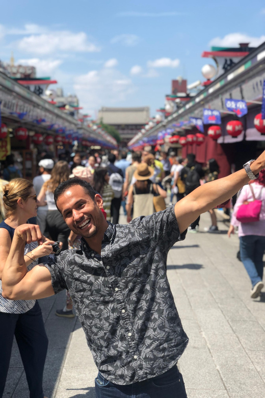 Tokyo Tours in Spanish (Asakusa - Skytree Tower- Akihabara) - Asakusa: a traditional opening to the day