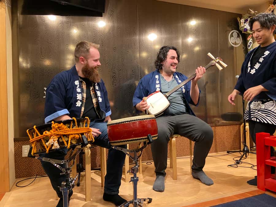 Tokyo: Traditional Asakusa Music Show with Dinner - Who should book this experience
