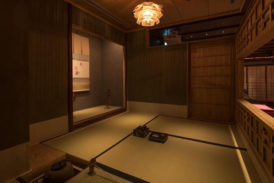 Tokyo: Traditional Japanese Performing Arts Show and Dinner - Choosing between kagura and nihon-buyo