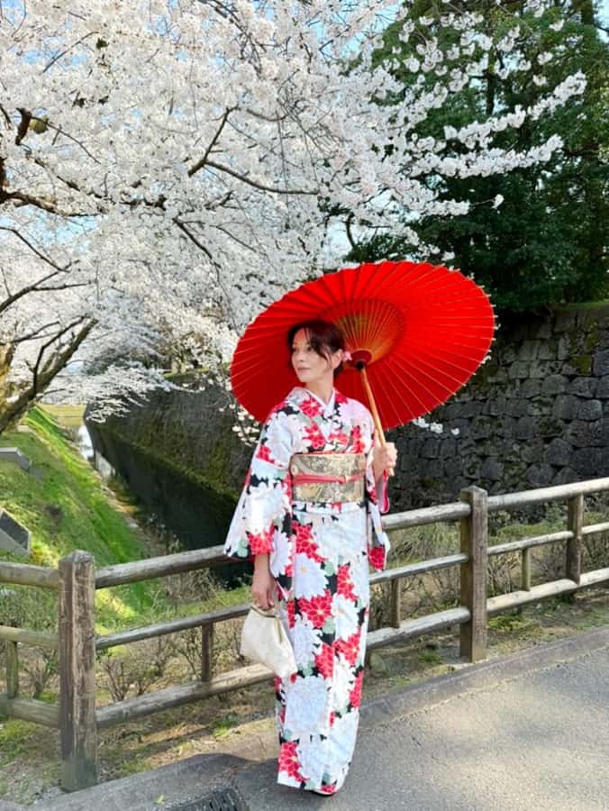 Tokyo: Traditional Kimono Rental Experience - Choosing a Kimono at the Fourth-Floor Shop
