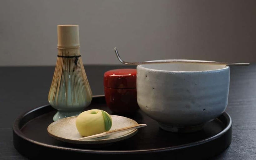 Tokyo: Traditional Tea Ceremony with a Tea Master - The welcome cup: Shizuoka wakocha and a tea cake