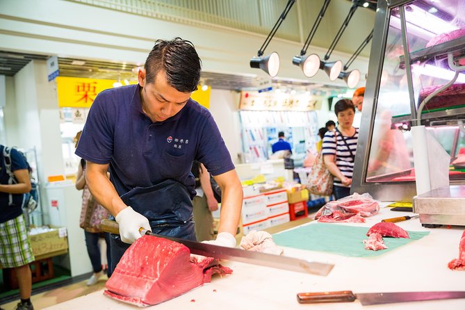 Tokyo: Tsukiji Fish Market Food and Culture Walking Tour - The first 30 minutes in Tsukiji’s outer market
