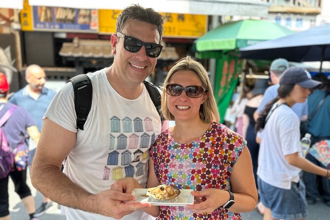 Tokyo: Tsukiji Fish Market Food and Walking tour - The guides shape the experience