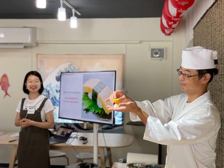 Tokyo: Tsukiji Fish Market Sushi Making Class with Pro Chef - The people make the lesson work