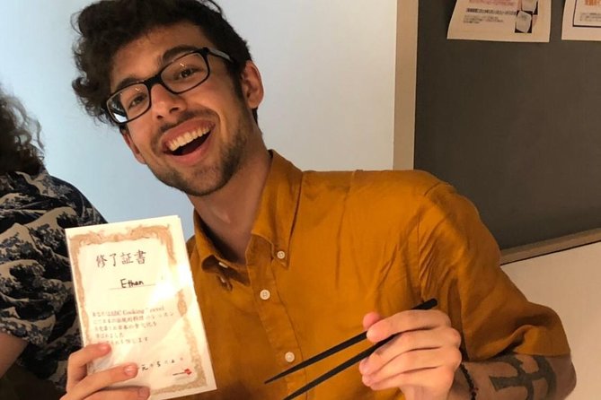 Tokyo Tsukiji Fish Market Tour and Sushi Making Lesson - Who should book this experience?