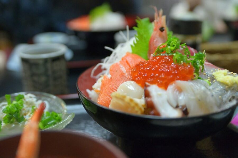Tokyo: Tsukiji Fish Market Tour with 6 Stops & Seafood Lunch - Key points at a glance