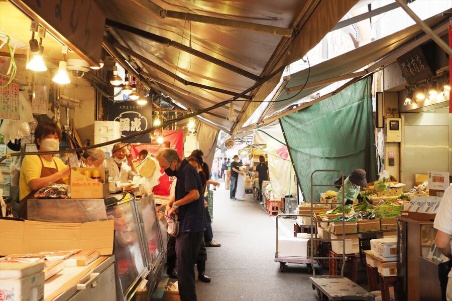 Tokyo: Tsukiji Market Guided Tour & Sushi-Making Experience - Should you book the Tsukiji and sushi class?