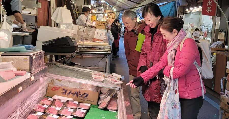 Tokyo: Tsukiji Market Guided Tour & Sushi-Making Experience - Why the guide matters at Tsukiji