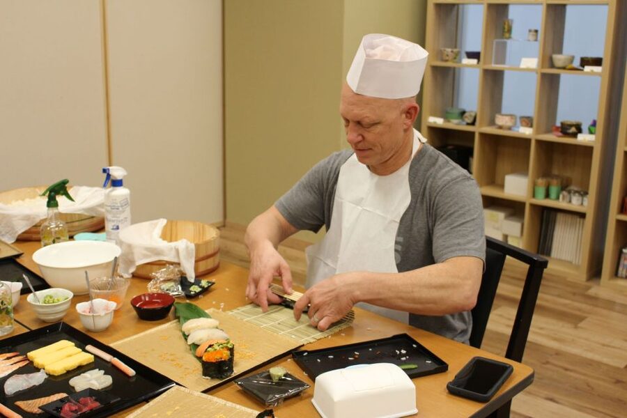 Tokyo: Tsukiji Market Guided Tour & Sushi-Making Experience - Making nigiri, hosomaki, and gunkanmaki