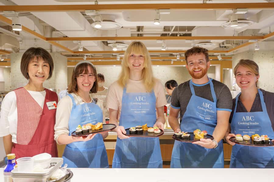 Tokyo: Tsukiji Market Walking Tour & Sushi Cooking Class - Key points at a glance
