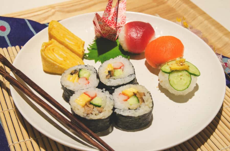 Tokyo: Tsukiji Market Walking Tour & Sushi Cooking Class - Starting at Tsukiji Hongwanji Temple