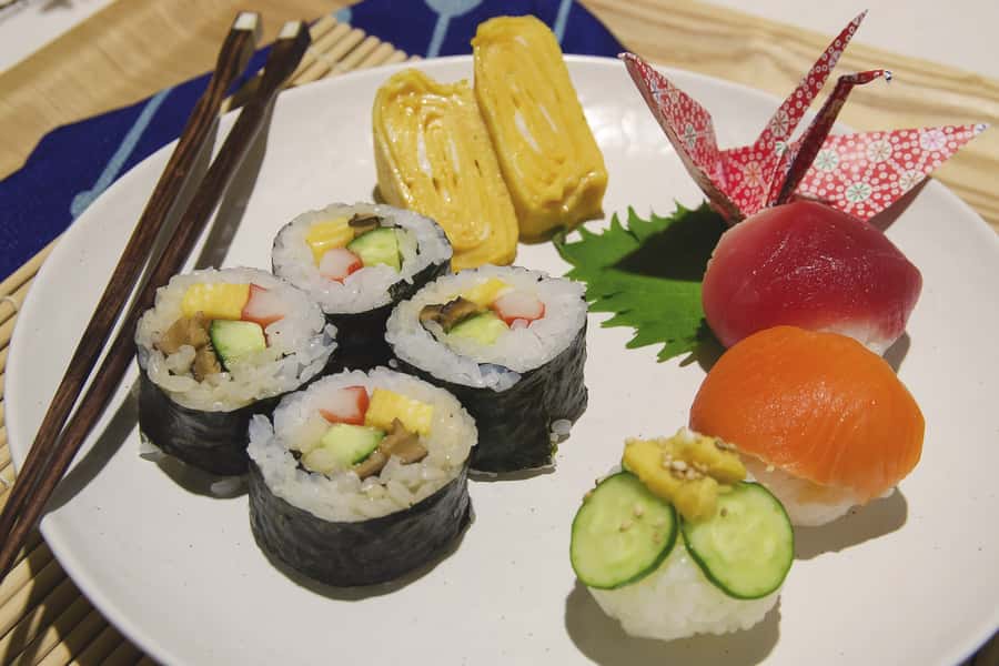 Tokyo: Tsukiji Market Walking Tour & Sushi Cooking Class - Making Temari sushi, maki sushi, and tamagoyaki