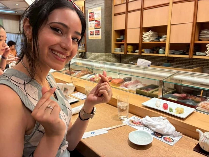 Tokyo: Tsukiji walking and sushi tour with Uni Students - Walking through the Tsukiji Outer Market