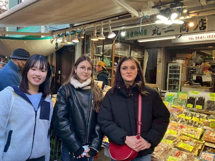 Tokyo: Tsukiji walking and sushi tour with Uni Students - Sitting down for sushi lunch