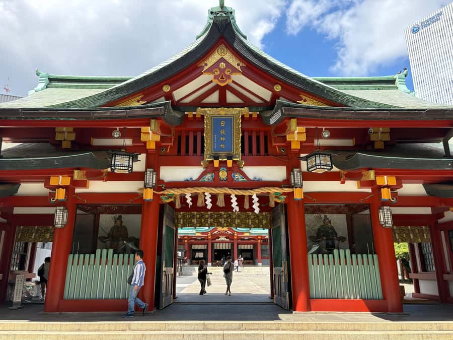 Tokyo: Visit 5 Shrines & Collect Goshuin on Private Tour - Passing Harajuku before entering Meiji Shrine
