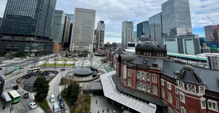 Tokyo walking tour around Imperial Palace and Tokyo Station - Marunouchi Building and the Japan Post building