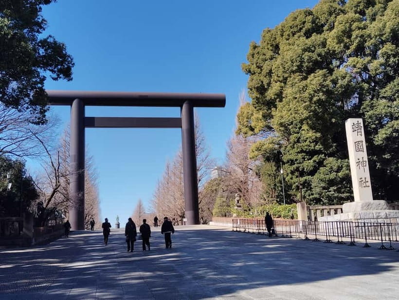 Tokyo War History Tour: Yasukuni Shrine & War Museum - Inside the Yushukan Museum