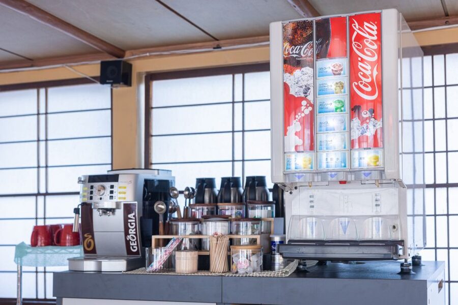Tokyo: Yakatabune Dinner Cruise with Japanese Show & Drinks - Should you book the Tokyo Yakatabune dinner cruise?