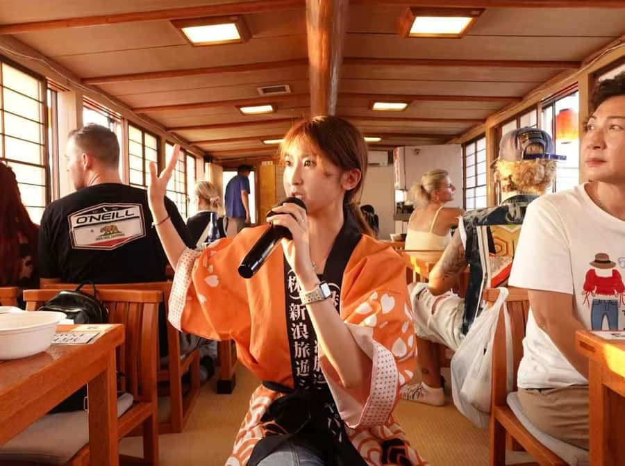 Tokyo: Yakatabune Dinner Cruise with Japanese Show & Drinks - What the show feels like on board