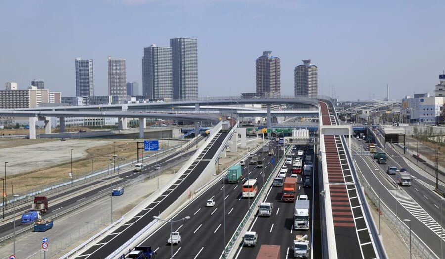 Tokyo/Yokohama: Car meet Daikoku Parking Area - Timing, comfort, and practical details