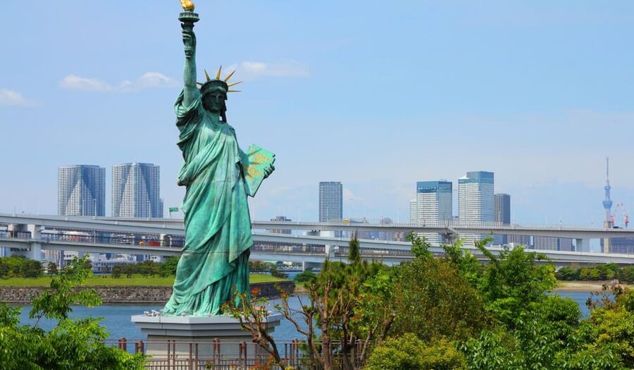 Tokyo/Yokohama: Car meet Daikoku Parking Area - The return route adds Tokyo’s famous sights