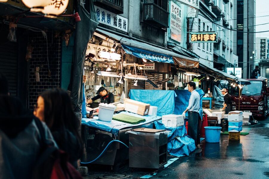 Tsukiji: Outer Market Walking Tour & Sake Tasting Experience - Walking through the Outer Market