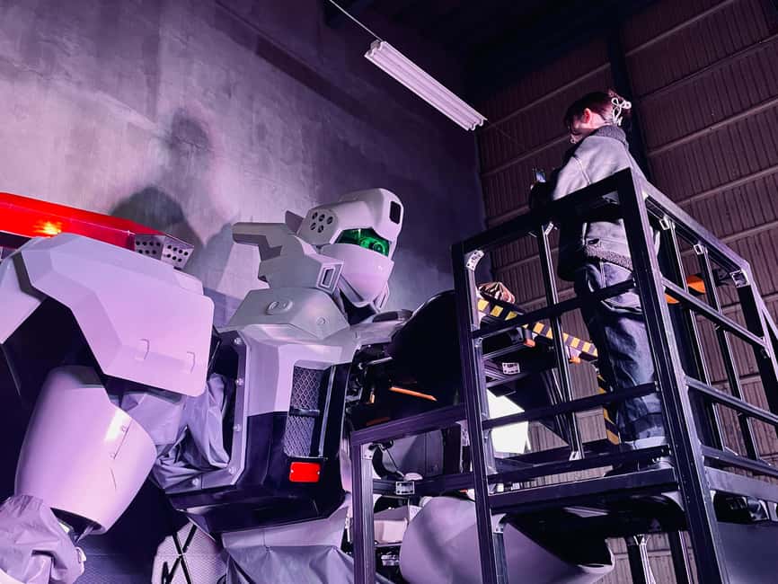 【Viewing】Factory tour of giant robot “Ingram” - Meeting Ingram inside the Patlabor Lab