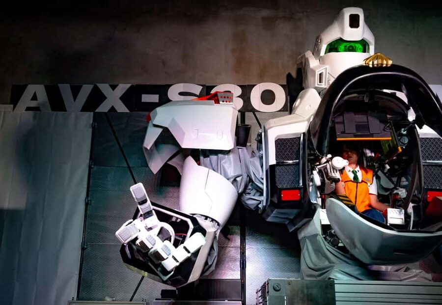 【Viewing】Factory tour of giant robot “Ingram” - The optional pilot session costs extra