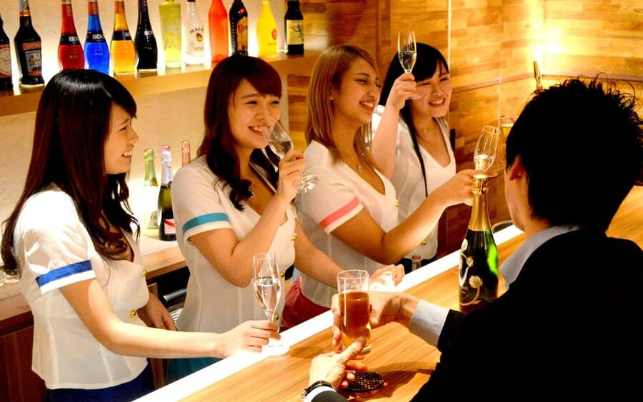 VIP Private Hostess Club Tokyo Night Life Karaoke with Girls - Who will enjoy this four-hour outing
