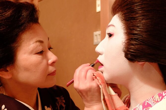 Watch the Young Geisha do their makeup and Get Ready! - Key Points to Know Before You Book